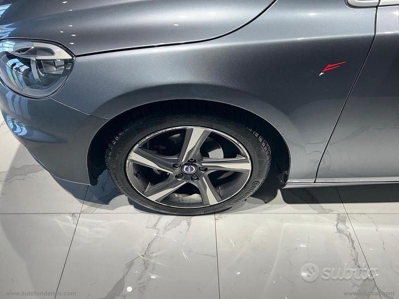 Usata Volvo V40 R-Design Momentum 115 CV (84 kW) 2015 Grigio Berlina