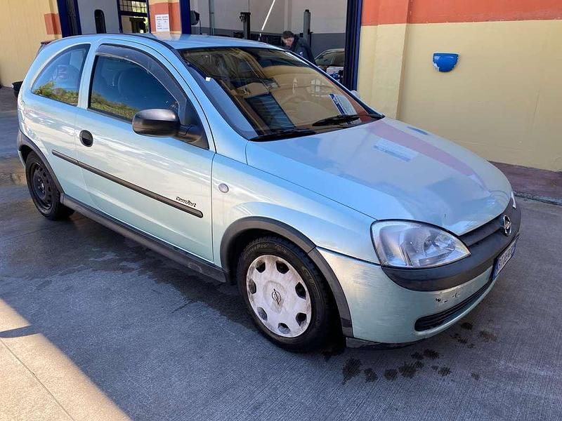 Usata Opel Corsa Comfort 58 CV (42 kW) 2001 Argento Utilitaria