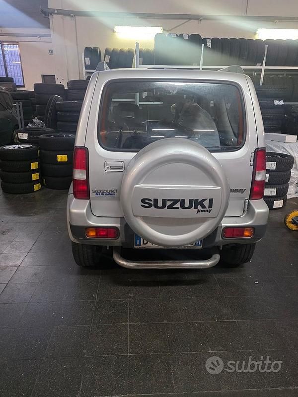 Usata Suzuki Jimny 82 CV (60 kW) 2009 Grigio SUV
