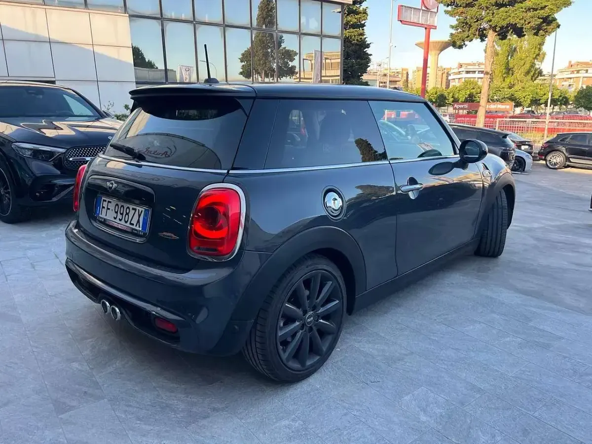 Usata Mini Cooper SD Seven 170 CV (125 kW) 2016 Grigio Utilitaria