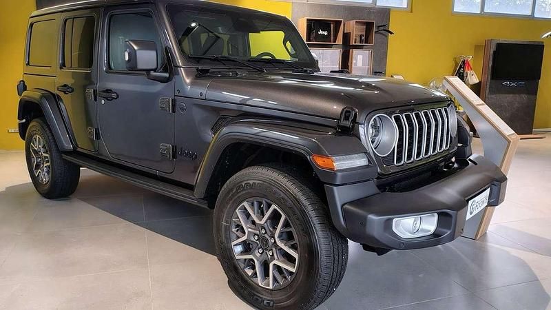 Nuova Jeep Wrangler Sahara 272 CV (200 kW) 2026 Grigio SUV