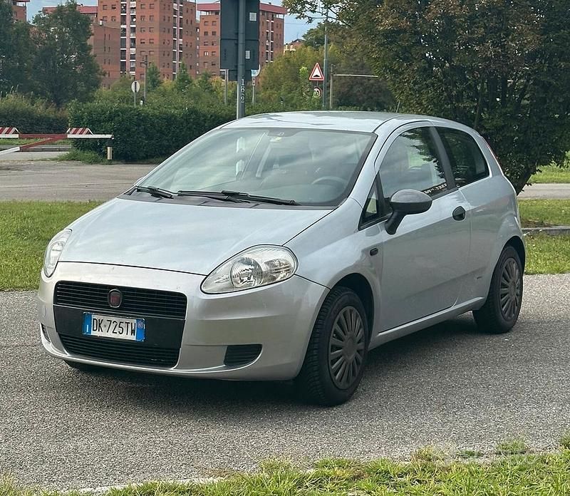 Grigio Usata 2007 Fiat Grande Punto Active Due volumi | 4500 € (Cara) - Immagine 1/4