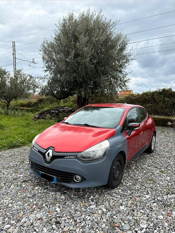 Usata Renault Clio IV 75 CV (55 kW) 2014 Rosso Utilitaria