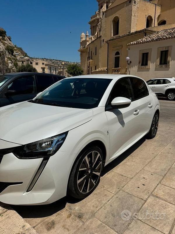 Usata Peugeot 208 102 CV (75 kW) 2020 Bianco Utilitaria