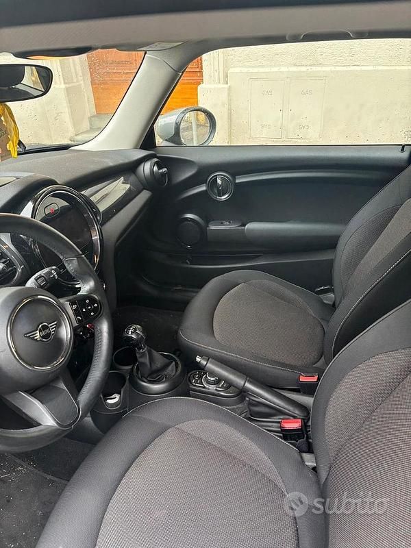 Usata Mini ONE 75 CV (55 kW) 2022 Grigio Utilitaria