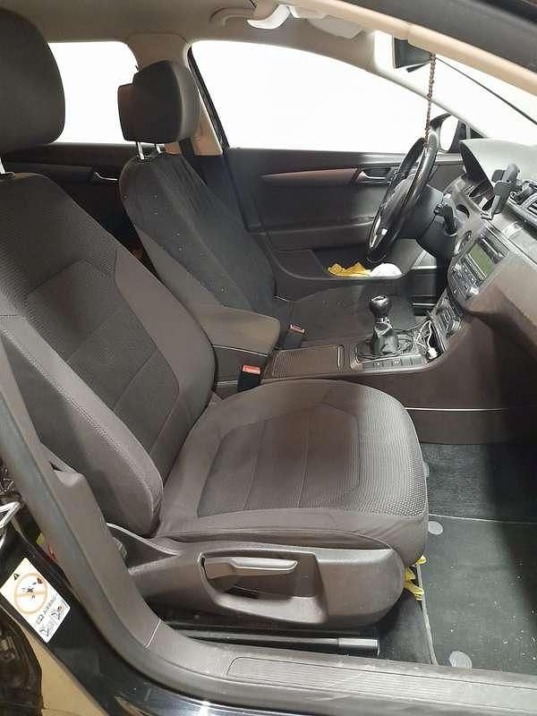 Usata VW Passat Comfortline 140 CV (102 kW) 2011 Nero Station wagon
