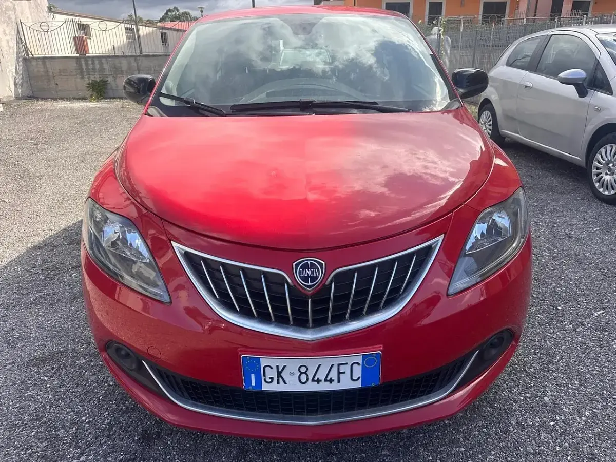 Usata Lancia Ypsilon Silver 69 CV (50 kW) 2022 Rosso Utilitaria
