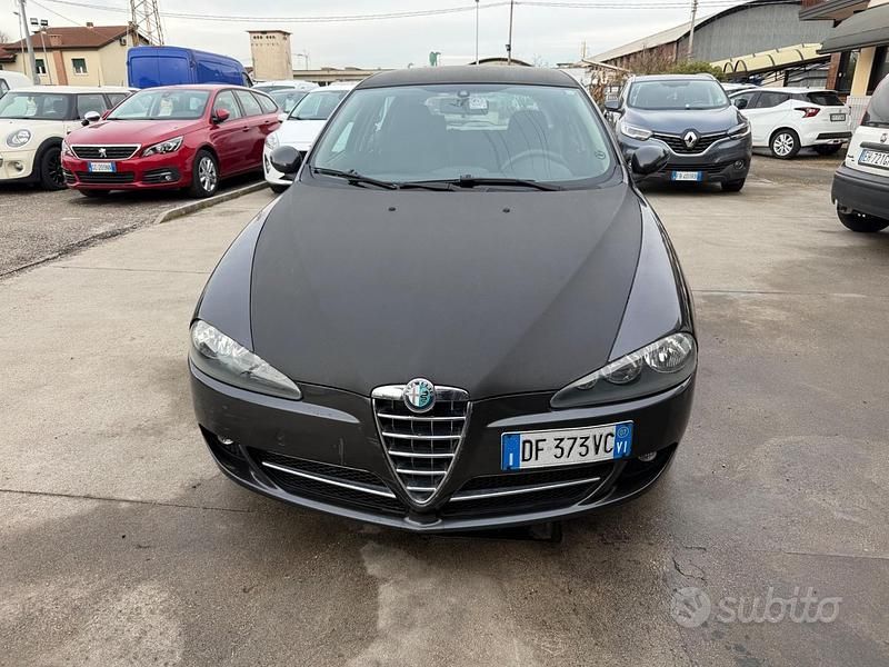Usata Alfa Romeo 147 119 CV (87 kW) 2007 Grigio Utilitaria