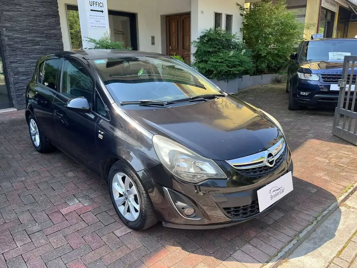 Usata Opel Corsa Edition 95 CV (69 kW) 2014 Nero Utilitaria