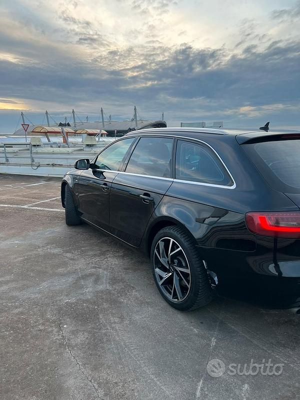 Usata Audi A4 120 CV (88 kW) 2014 Nero Station wagon