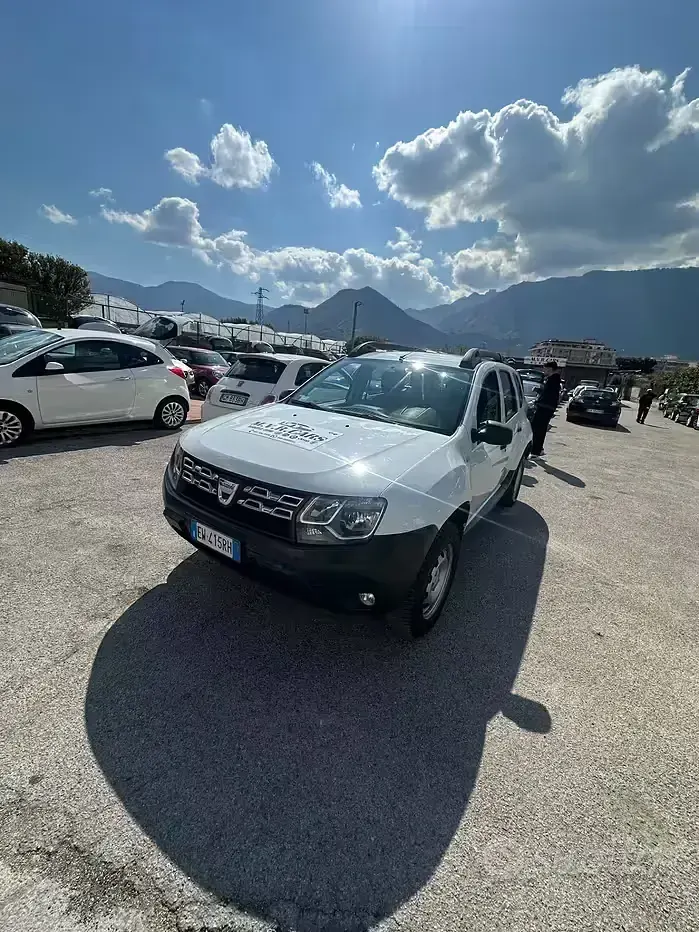 Usata Dacia Duster Lauréate 101 CV (74 kW) 2014 Bianco SUV