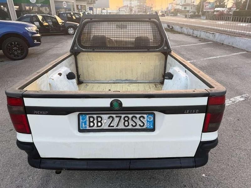 Usata Skoda Pick-up 64 CV (47 kW) 1999 Bianco Pick-up