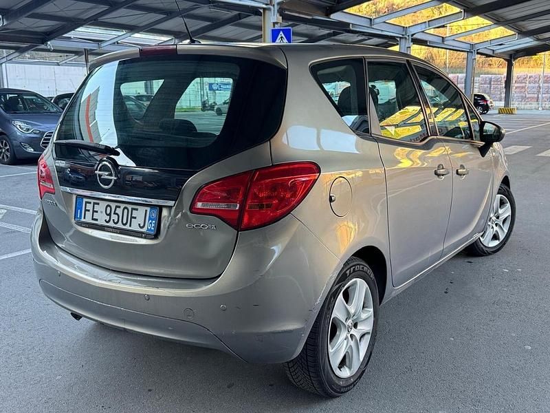 Usata Opel Meriva 120 CV (88 kW) 2016 Argento Monovolume