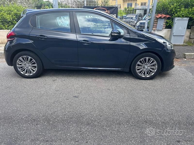 Usata Peugeot 208 Allure 82 CV (60 kW) 2019 Grigio Utilitaria