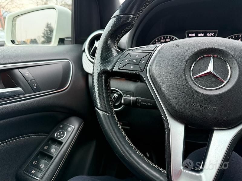 Usata Mercedes B180 Executive 122 CV (89 kW) 2012 Bianco Utilitaria