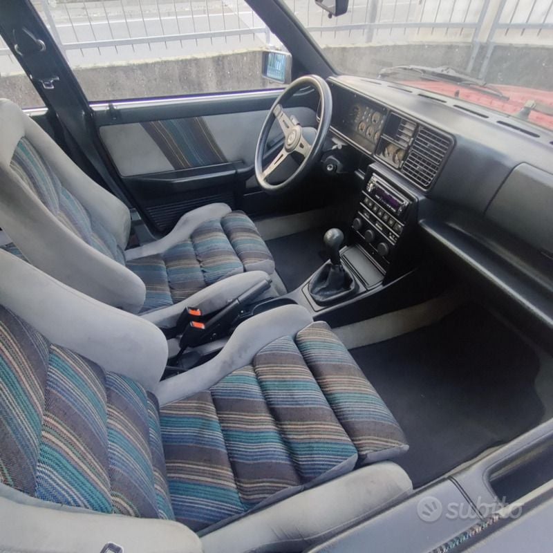 Usata Lancia Delta 140 CV (102 kW) 1987 Rosso Utilitaria