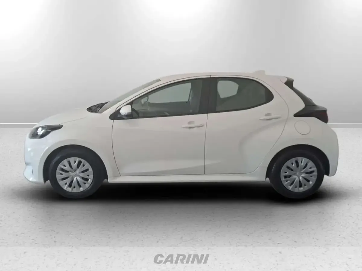 Usata Toyota Yaris Hybrid Active 116 CV (85 kW) 2022 Bianco Berlina