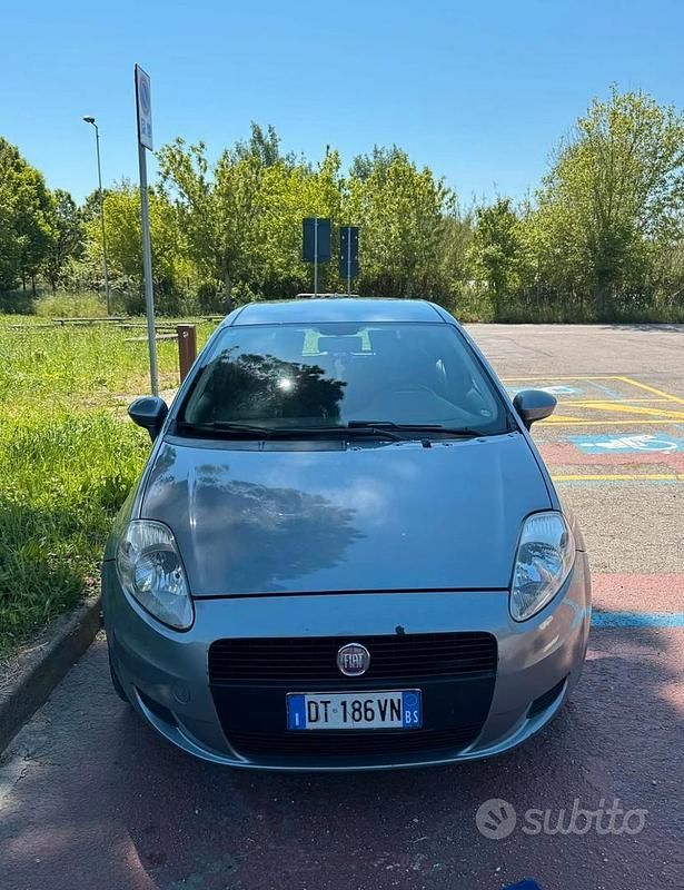 Usata Fiat Grande Punto 90 CV (66 kW) 2010 Grigio Utilitaria