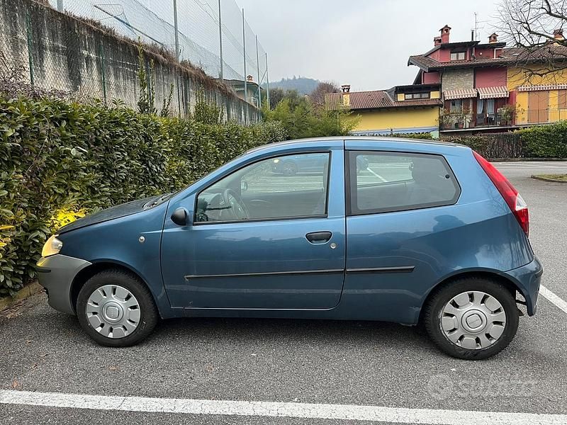Usata Fiat Punto Feel 60 CV (44 kW) 2003 Blu Utilitaria