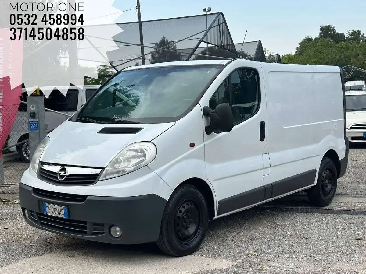 Usata Opel Vivaro 116 CV (85 kW) 2007 Bianco Monovolume