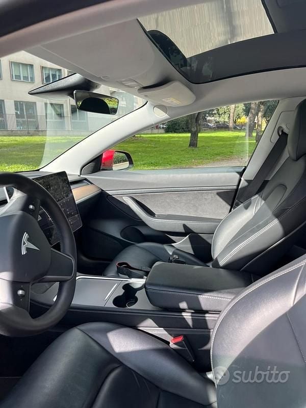 Usata Tesla Model 3 Standard Range 239 kW (325 CV) 2021 Rosso Berlina