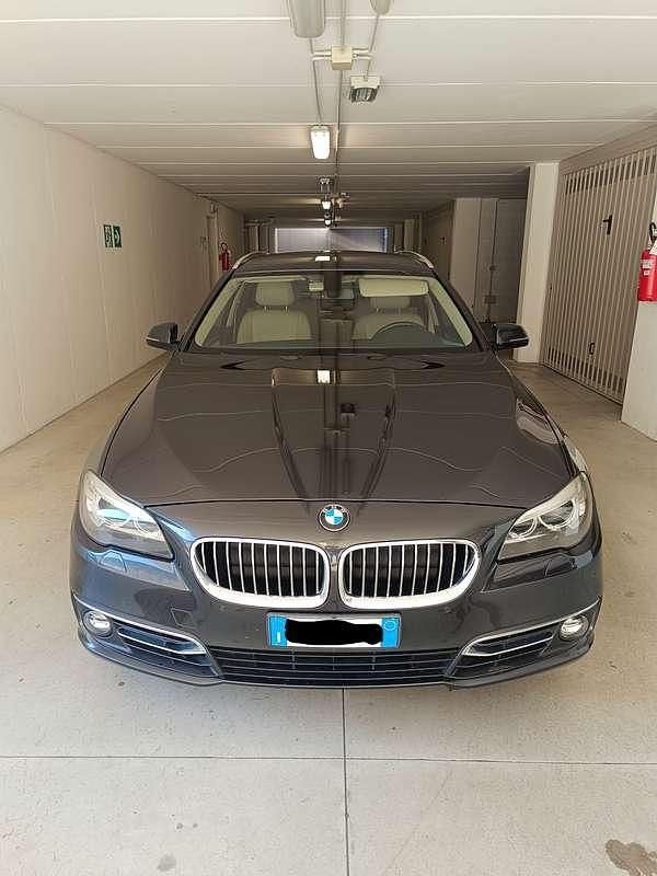 Usata BMW 520 Luxury Line 184 CV (135 kW) 2014 Grigio Station wagon