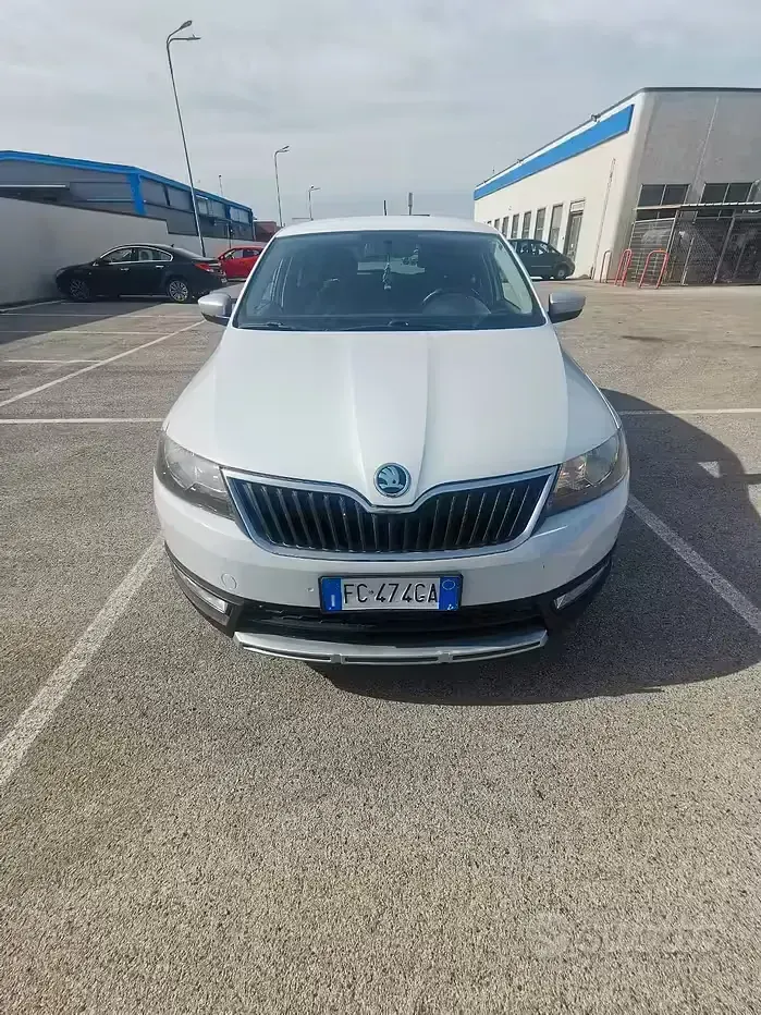 Usata Skoda Rapid Ambition 90 CV (66 kW) 2016 Bianco Utilitaria
