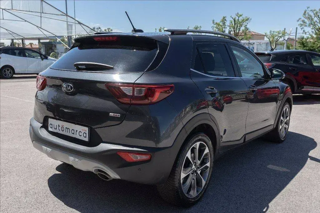 Usata Kia Stonic Urban 120 CV (88 kW) 2019 Grigio metallizzato SUV