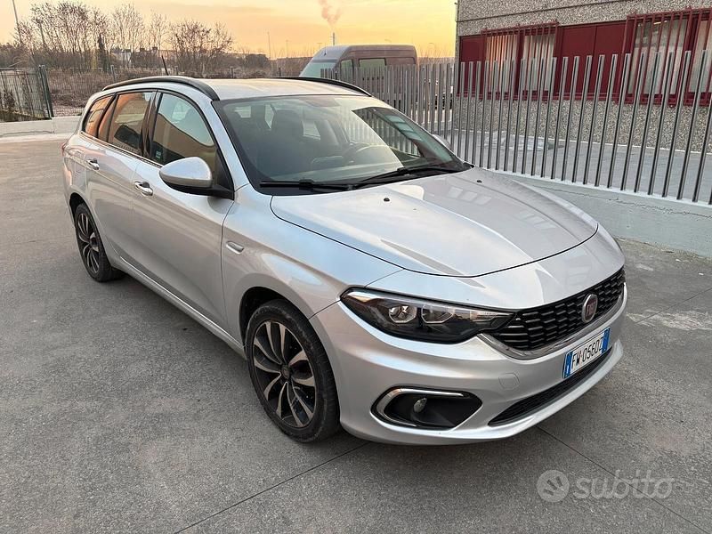 Usata Fiat Tipo Easy 120 CV (88 kW) 2019 Grigio Station wagon