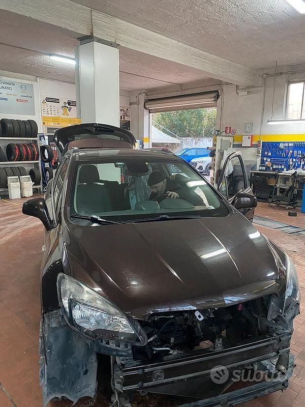 Usata Opel Mokka 140 CV (102 kW) 2015 Marrone SUV