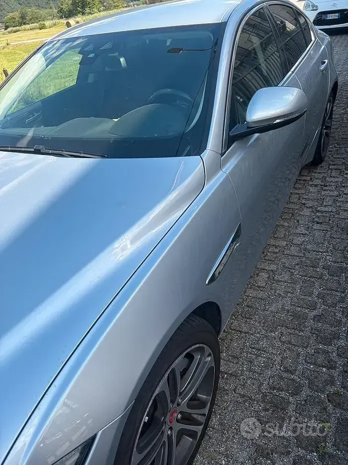 Usata Jaguar XE Portfolio 180 CV (132 kW) 2017 Grigio Berlina