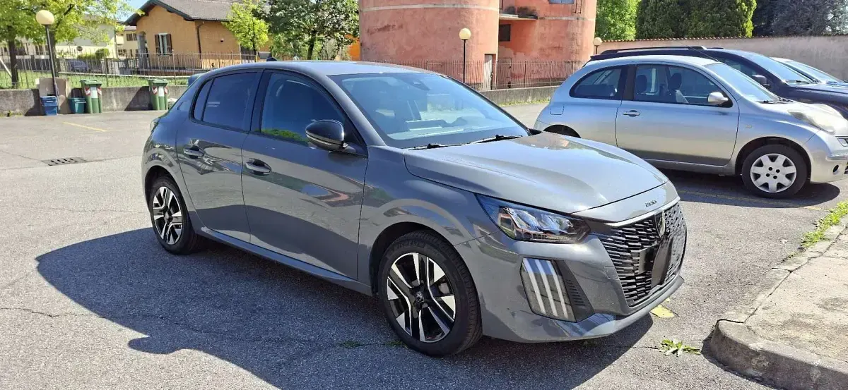 Usata Peugeot 208 Active 101 CV (74 kW) 2024 Utilitaria