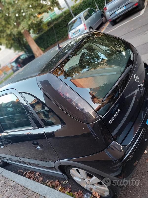 Usata Opel Corsa 75 CV (55 kW) 2006 Nero Berlina