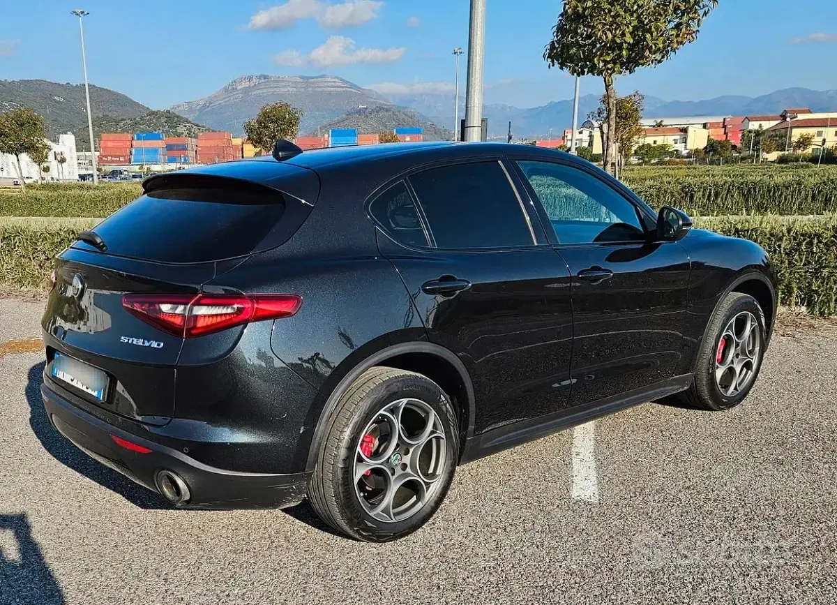 Usata Alfa Romeo Stelvio Business 210 CV (154 kW) 2018 Nero SUV