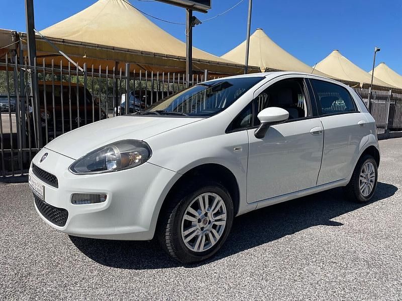 Usata Fiat Grande Punto 82 CV (60 kW) 2012 Bianco Utilitaria
