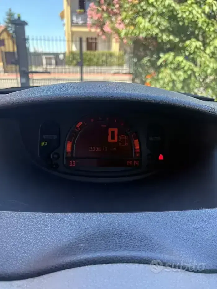 Usata Renault Modus 75 CV (55 kW) 2005 Grigio Monovolume