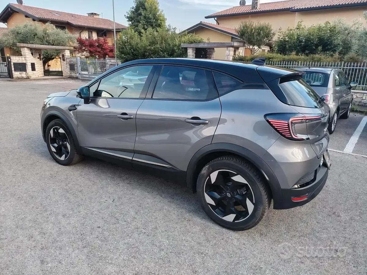 Usata Renault Captur Techno 91 CV (66 kW) 2025 Grigio SUV
