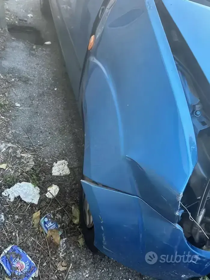 Usata Ford Fiesta 68 CV (50 kW) 2004 Blu Utilitaria