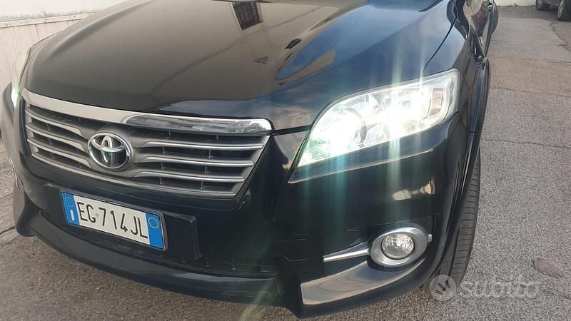 Usata Toyota RAV4 150 CV (110 kW) 2011 Nero SUV