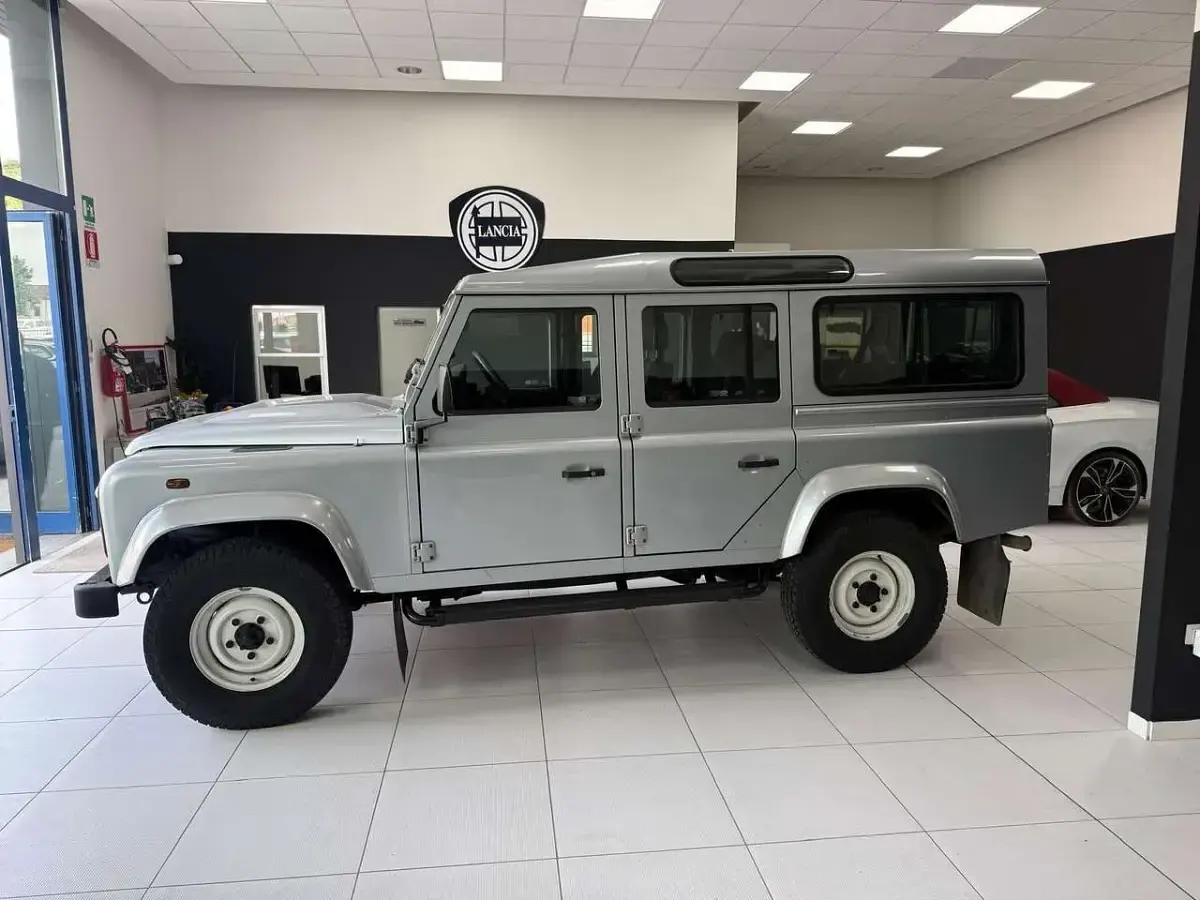 Usata Land Rover Defender S 122 CV (89 kW) 2009 Argento Station wagon