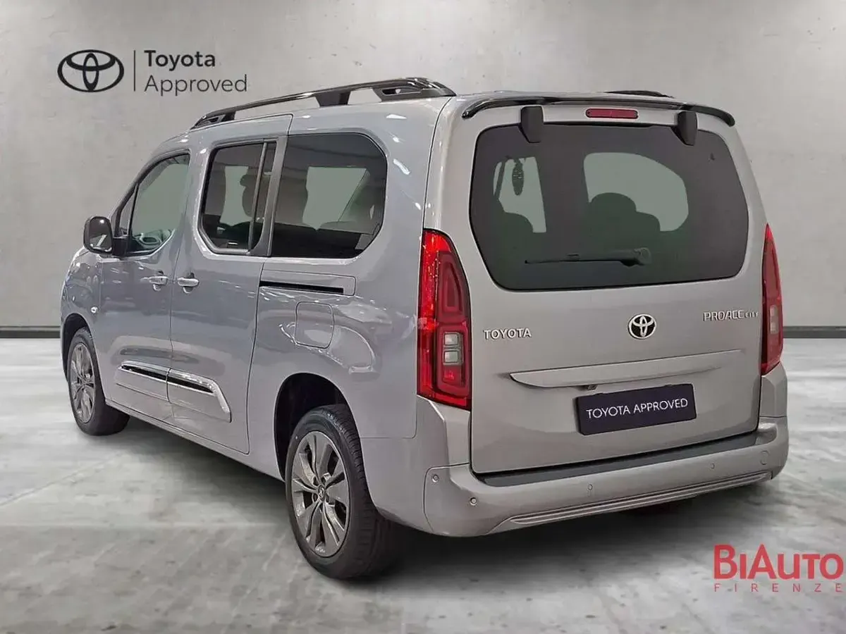 Usata Toyota Proace City City 131 CV (96 kW) 2023 Argento Monovolume