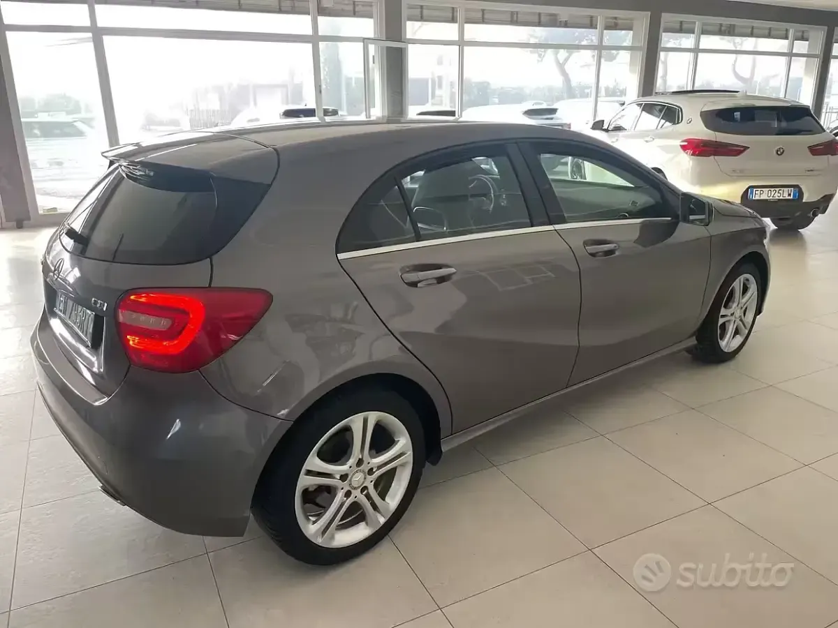 Usata Mercedes A180 Premium 136 CV (100 kW) 2014 Grigio Utilitaria