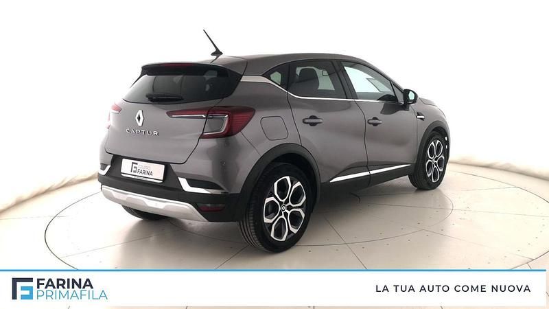 Usata Renault Captur Intens 101 CV (74 kW) 2022 Grigio scuro SUV