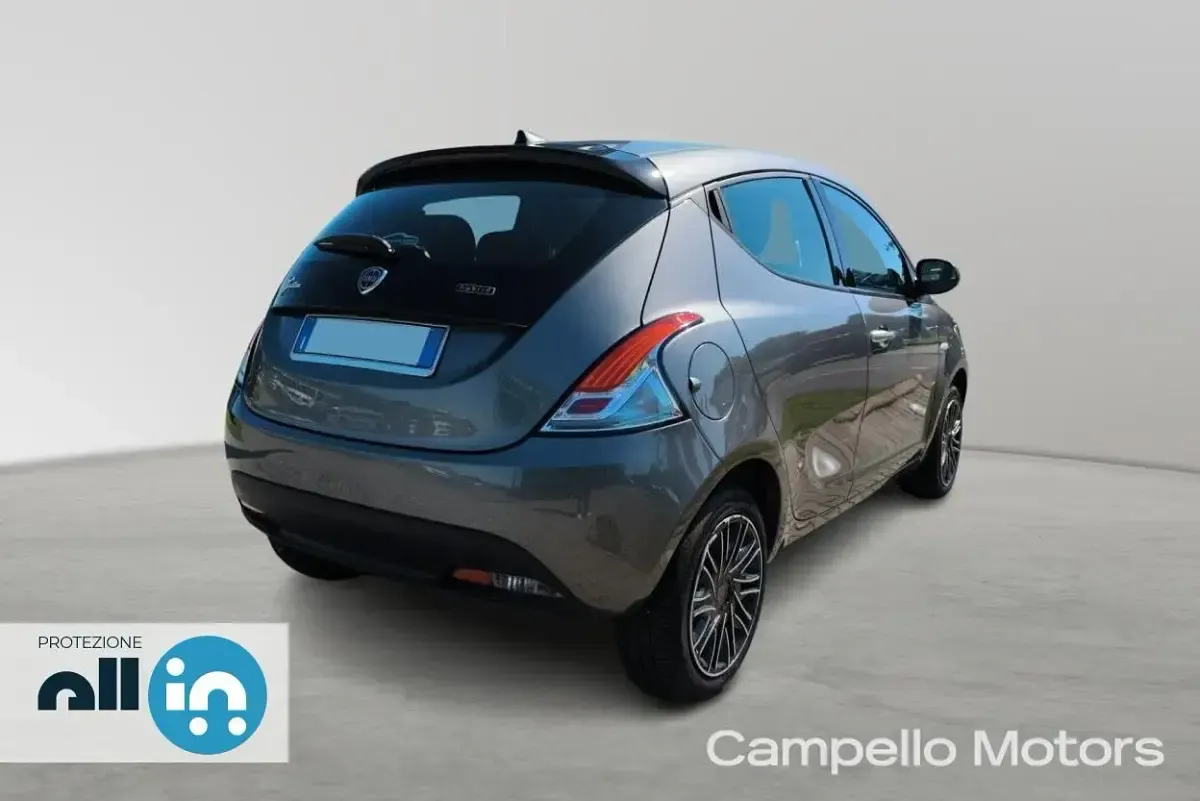 Usata Lancia Ypsilon Silver 69 CV (50 kW) 2023 Grigio pietra metallizzato Utilitaria