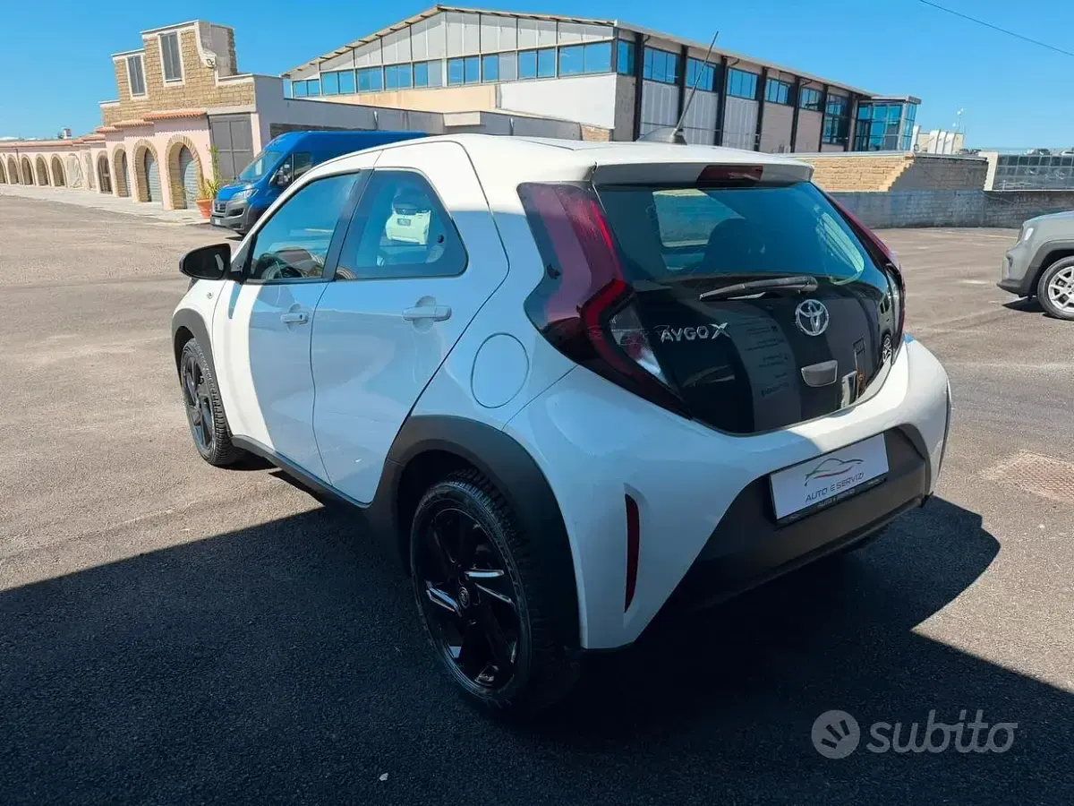 Usata Toyota Aygo X Lounge 72 CV (52 kW) 2022 Bianco SUV