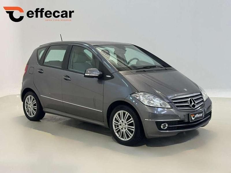 Usata Mercedes A180 Elegance 116 CV (85 kW) 2010 Grigio Berlina
