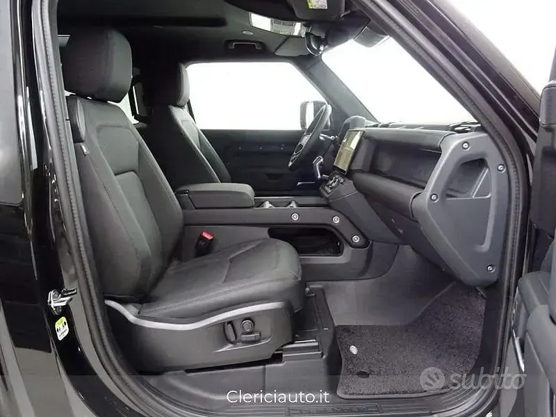 Nuova Land Rover Defender 200 CV (147 kW) 2026 Nero SUV