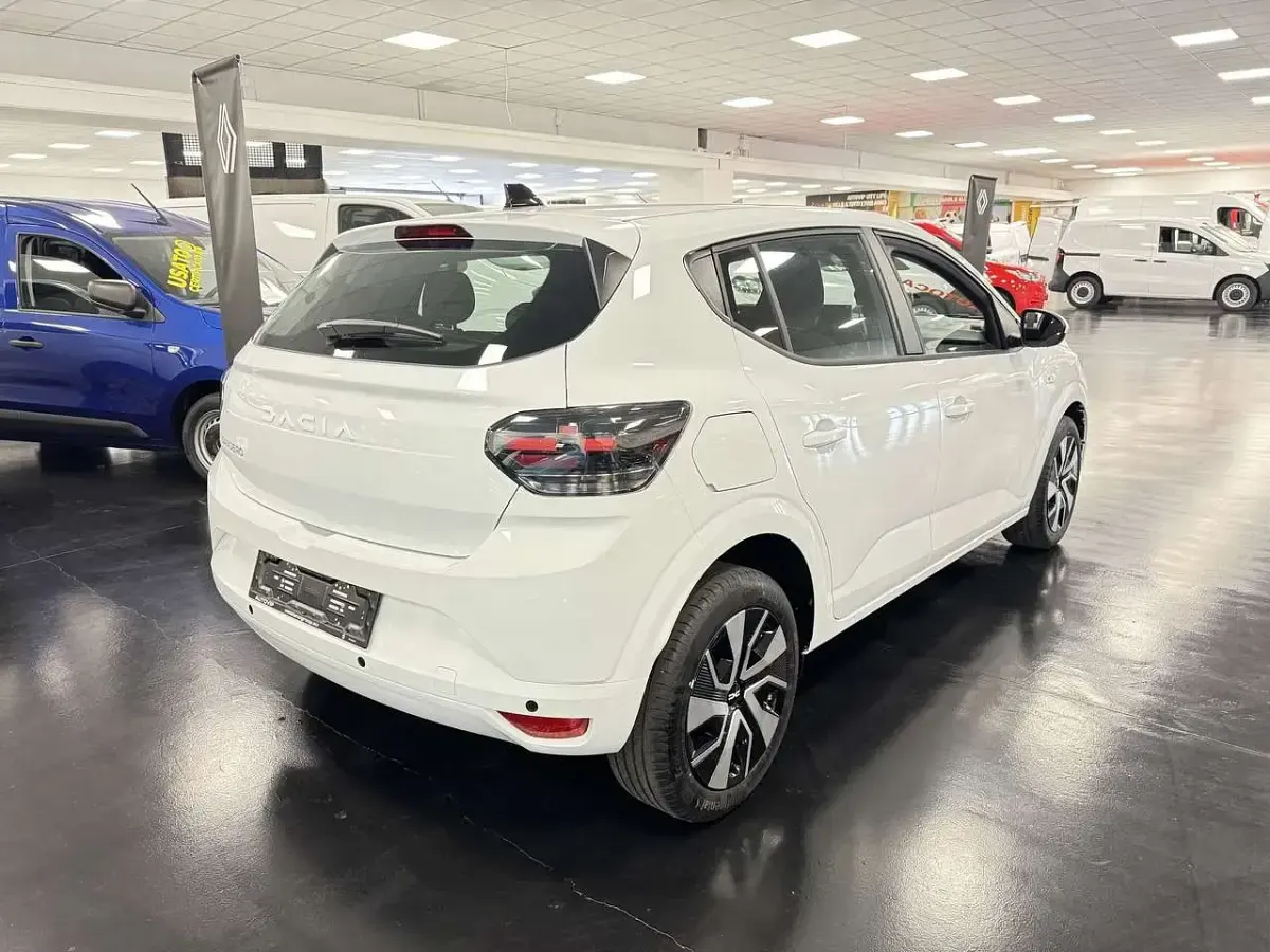 Nuova Dacia Sandero Expression 91 CV (66 kW) 2026 Bianco Utilitaria