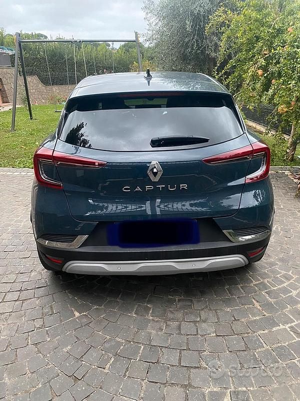 Usata Renault Captur Techno 101 CV (74 kW) 2023 Blu SUV