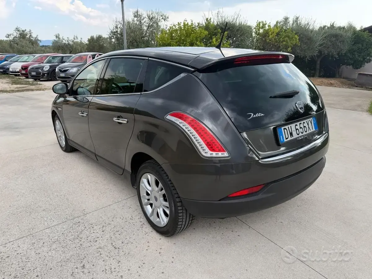 Usata Lancia Delta 120 CV (88 kW) 2009 Grigio Utilitaria
